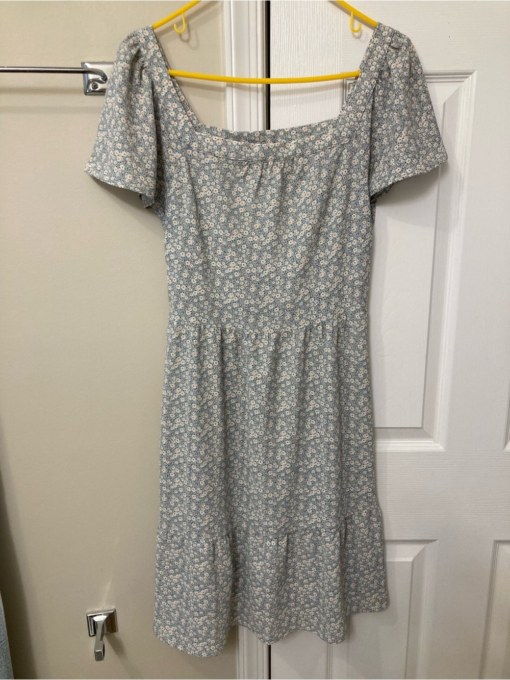 Monteau Los Angeles brand Floral Scoop square neck Short Sleeve Dress in blue